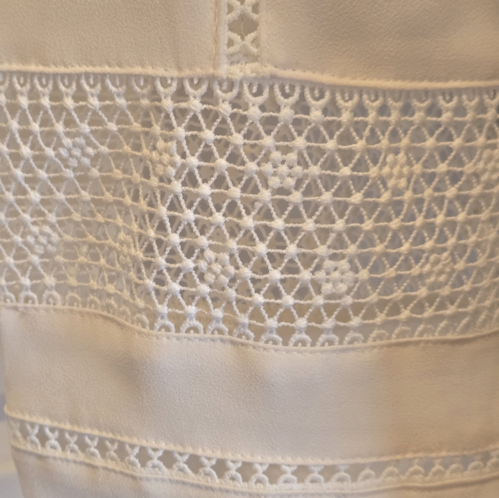 THE LIMITED Flowy Cream Button Down Blouse Embroidered Design sz small - Picture 3 of 6